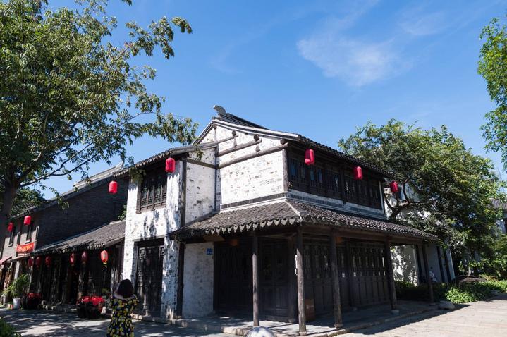 《我的前半生》贺涵爽约唐晶龙凤胎满月宴,罗子君收到陌生包裹